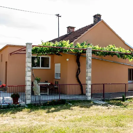 Vikendica Seoska Kuca Pod Lipom Trebinje
